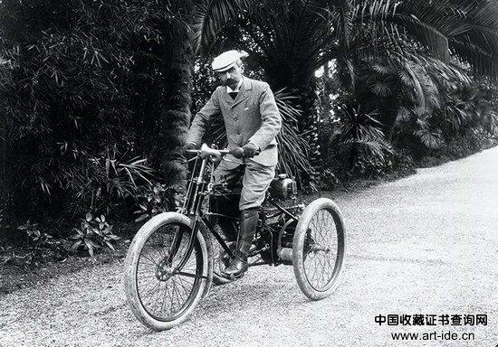 顾拜旦在法国南部。©国际奥委会